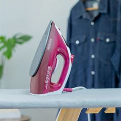 Ferro de Passar 220v à Vapor e Seco com Base Antiaderente Spray Rosa BLACK E DECKER / REF. FX2250-B2