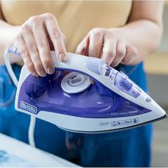 Ferro de Passar 220v à Vapor e Seco com Base Antiaderente Roxo BLACK E DECKER / REF. FX1050-B2
