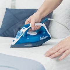 Ferro de Passar 220v à Vapor e Seco com Base Antiaderente Spray Azul BLACK E DECKER / REF. FX2150-B2