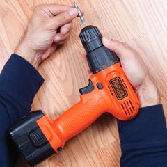 Parafusadeira e Furadeira 3/8 com Bateria VVR STD 9,6v220v Bivolt - Ref. CD961-BR - BLACK E DECKER