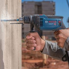 Furadeira De Impacto Reversível GSB 16 RE com Maleta 850W 220V BOSCH / REF. 06012B90E1-000